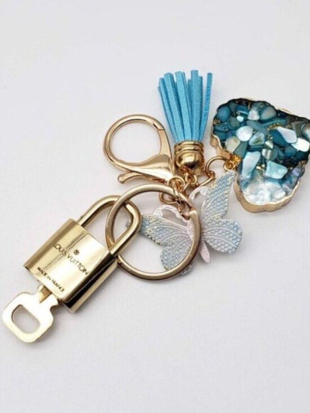 Authentic Louis Vuitton Gold Lock 🔒 Keychain Bag Unbranded Heart Charm LV - Picture 6 of 7